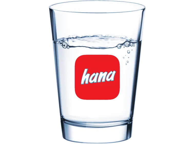 كوب مياة معدنية هنا كوب مياة معدنية هنا